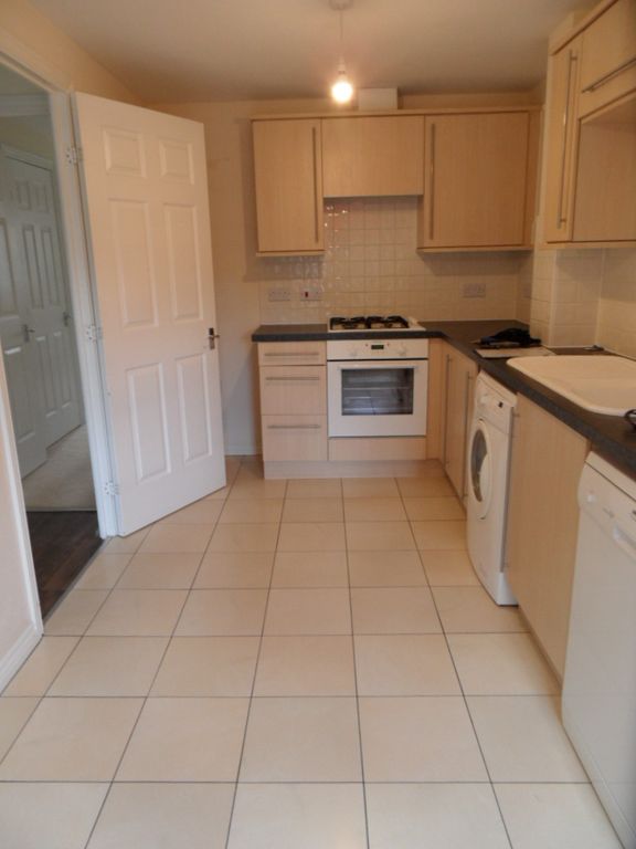 Property photo 2 of 10 Kitchen