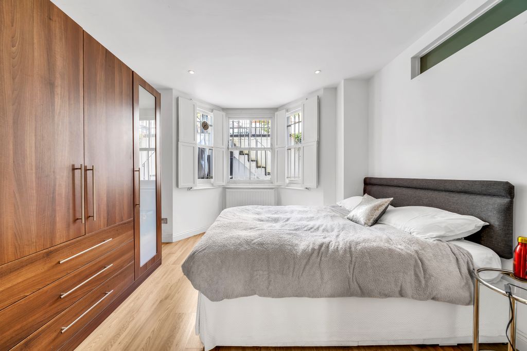 Property photo 3 of 28 Upcerne Road, Sw10, Martin &amp; Co