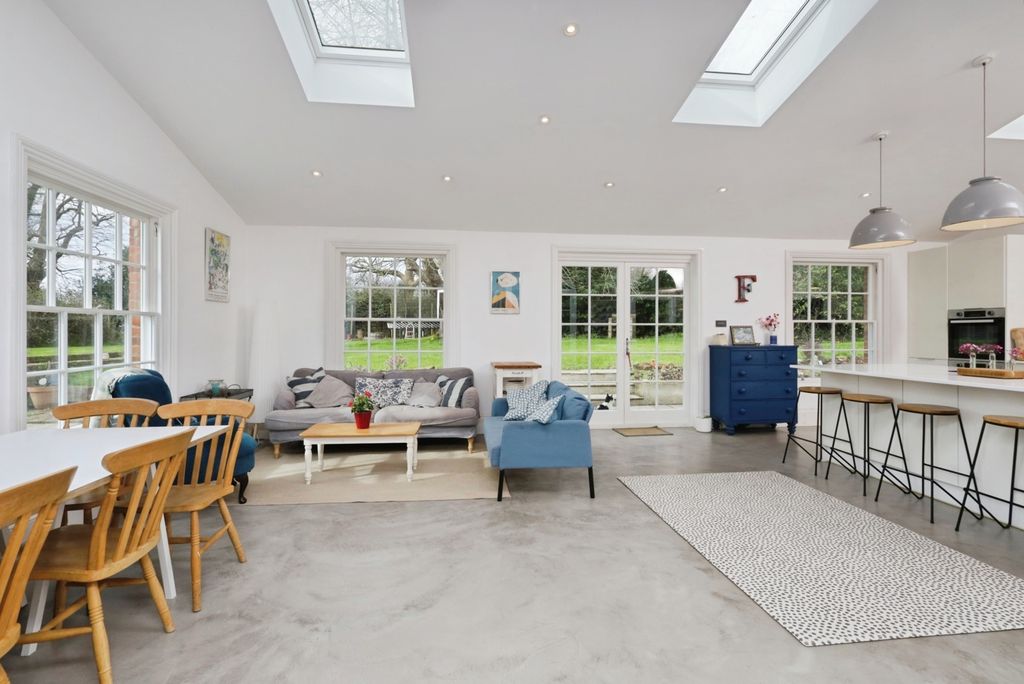 Property photo 3 of 23 Pbox-Img.Jpg