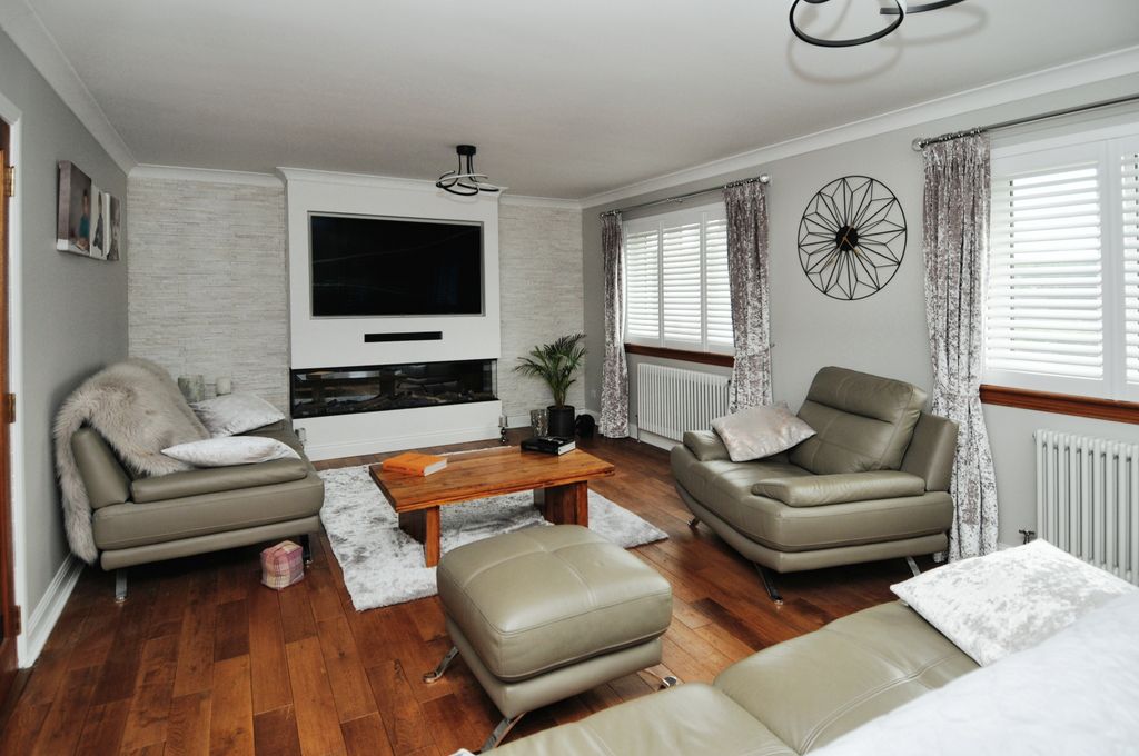 Property photo 2 of 12 Photography