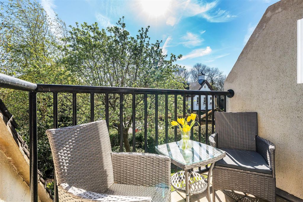 Additional image 6 of 2 bed maisonette for saleCrowhurst Mead, Godstone RH9