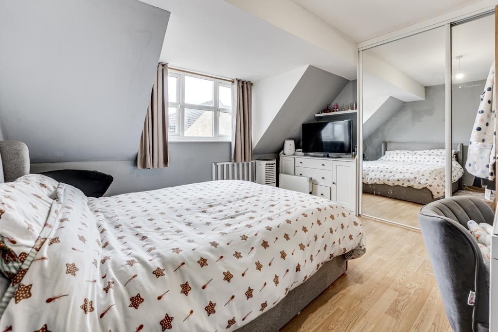 Property photo 3 of 16 20 The Wells, Finedon-2.Jpg