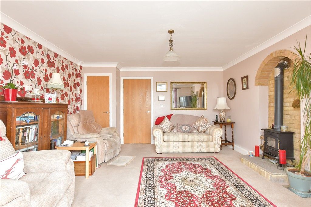 Property photo 3 of 9 Lounge