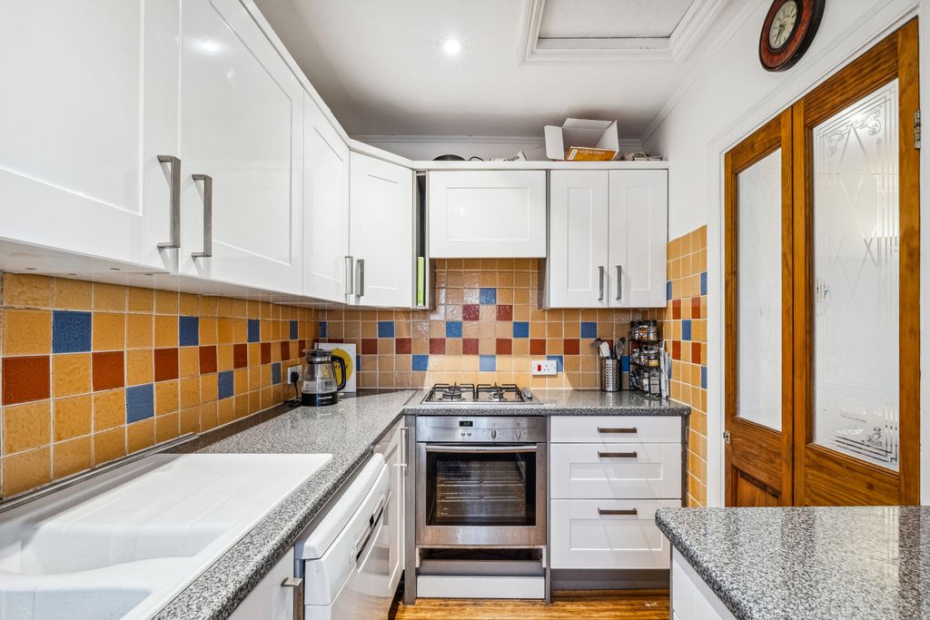 Property photo 2 of 8