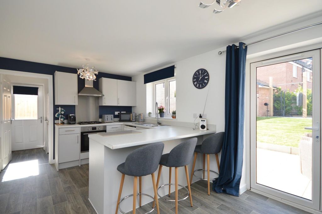 Property photo 3 of 22 Kitchen/Dining Room