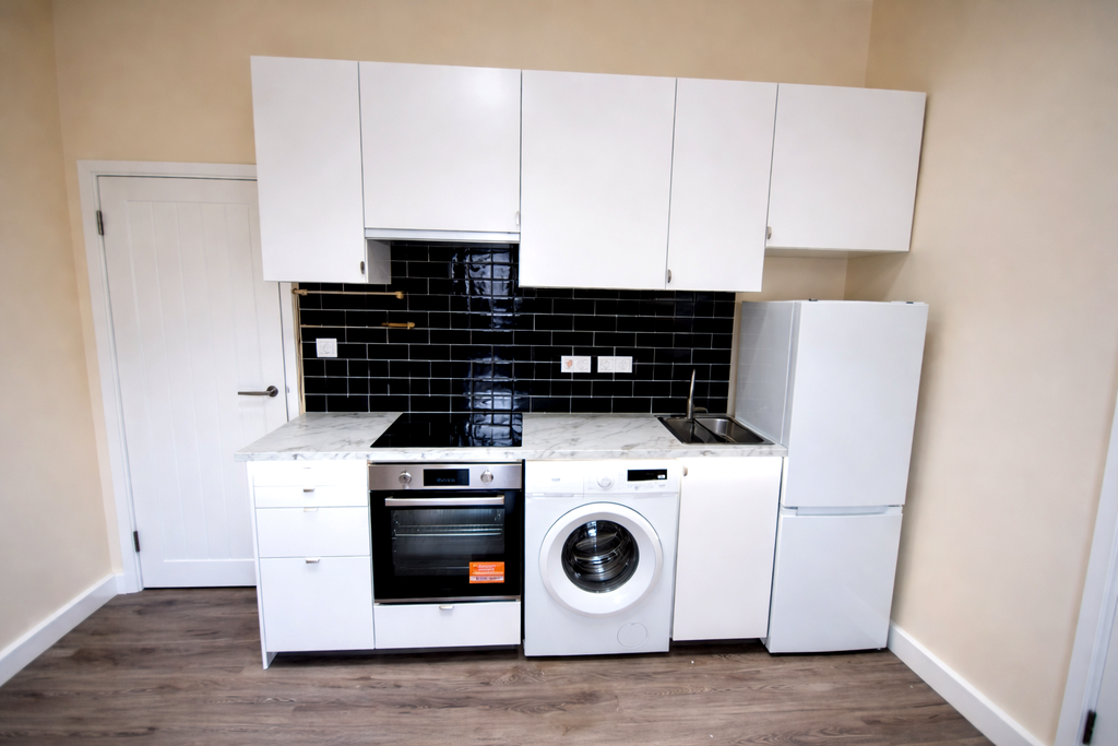Property photo 3 of 6 Kitchenette