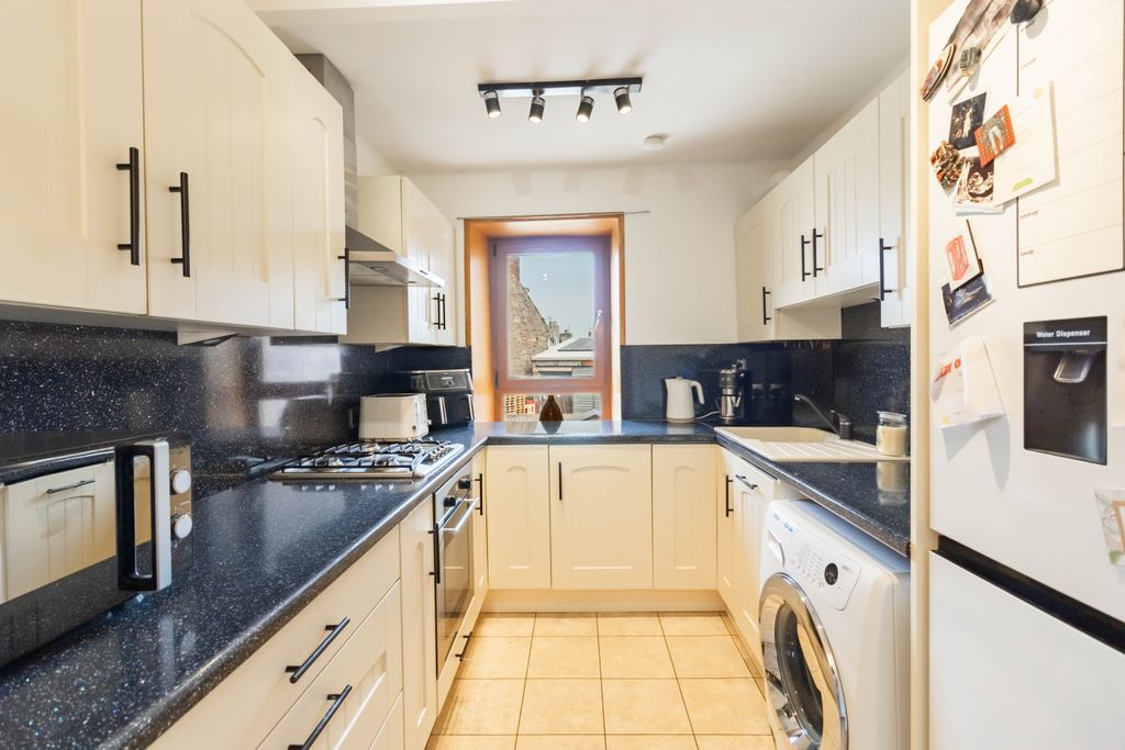 Property photo 3 of 26 Kitchen
