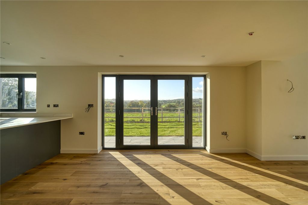 Property photo 3 of 23 Picture No. 02