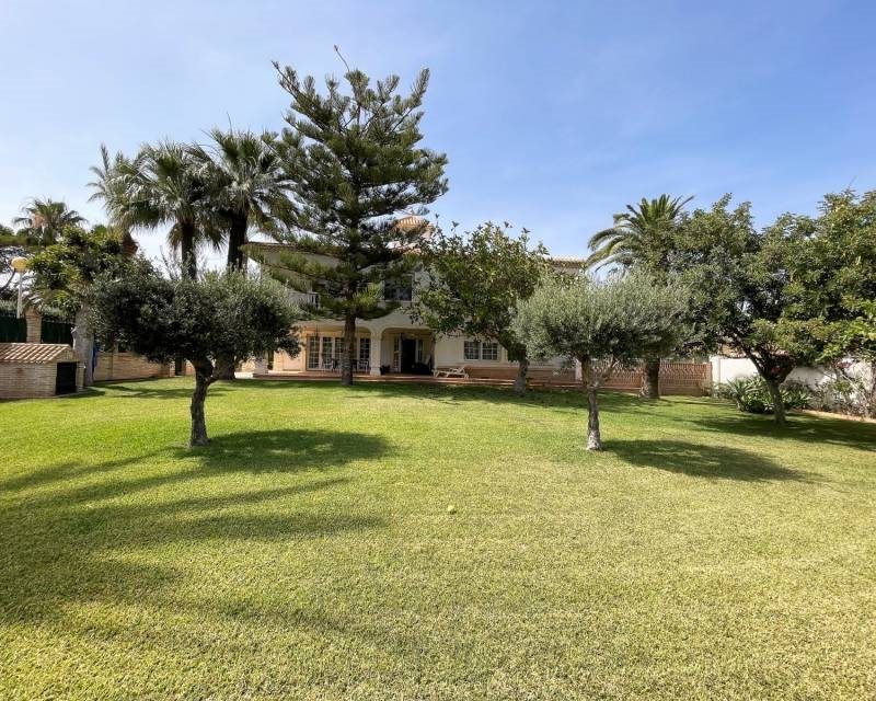 Property photo 2 of 50