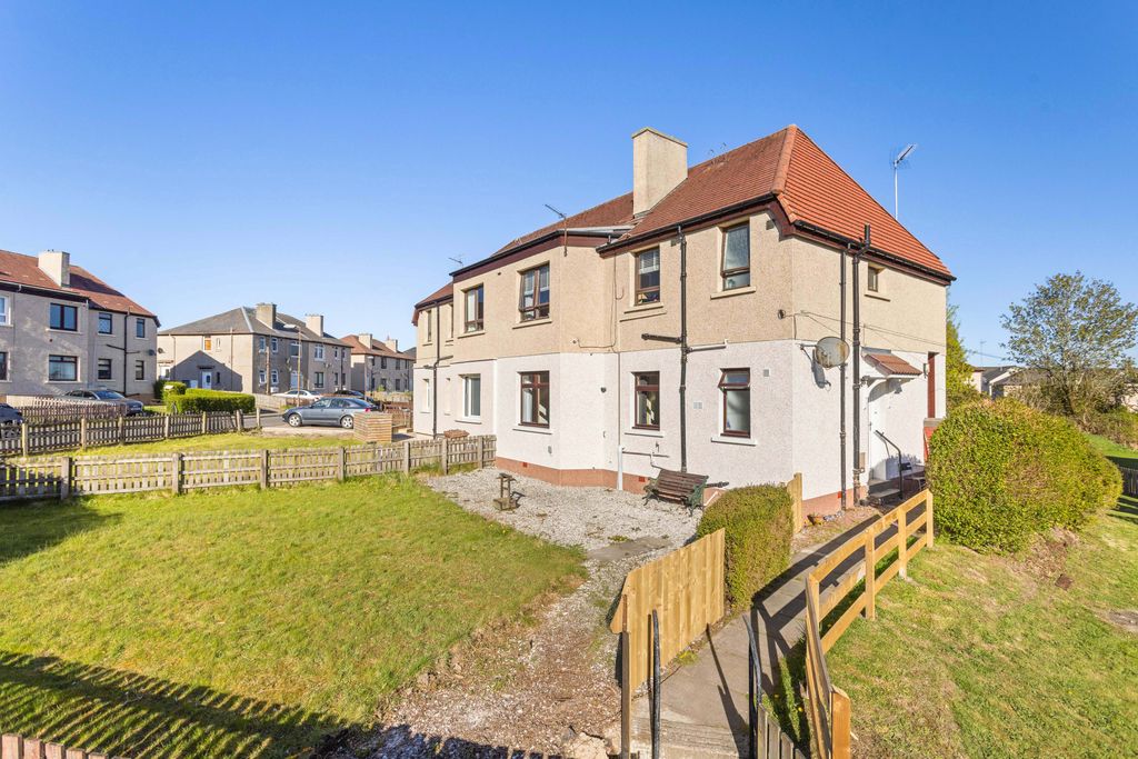 Property photo 1 of 11 38 Riddochhill Crescent 02