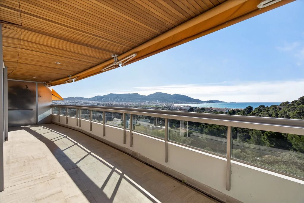 Property photo 2 of 27