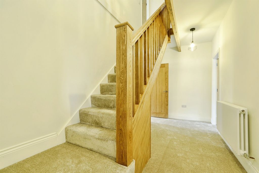 Property photo 2 of 25