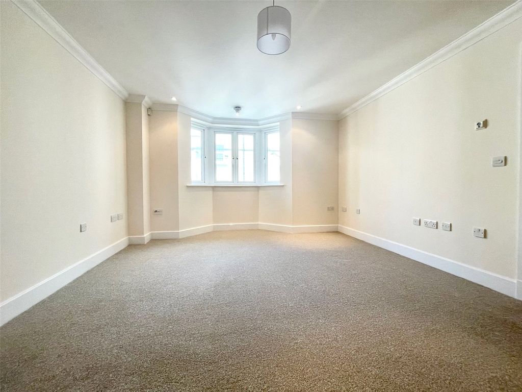 Property photo 2 of 9 Picture No. 12