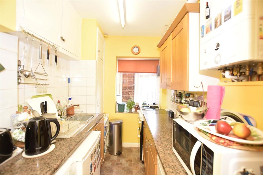 Property photo 3 of 10 Kitchen.Jpg