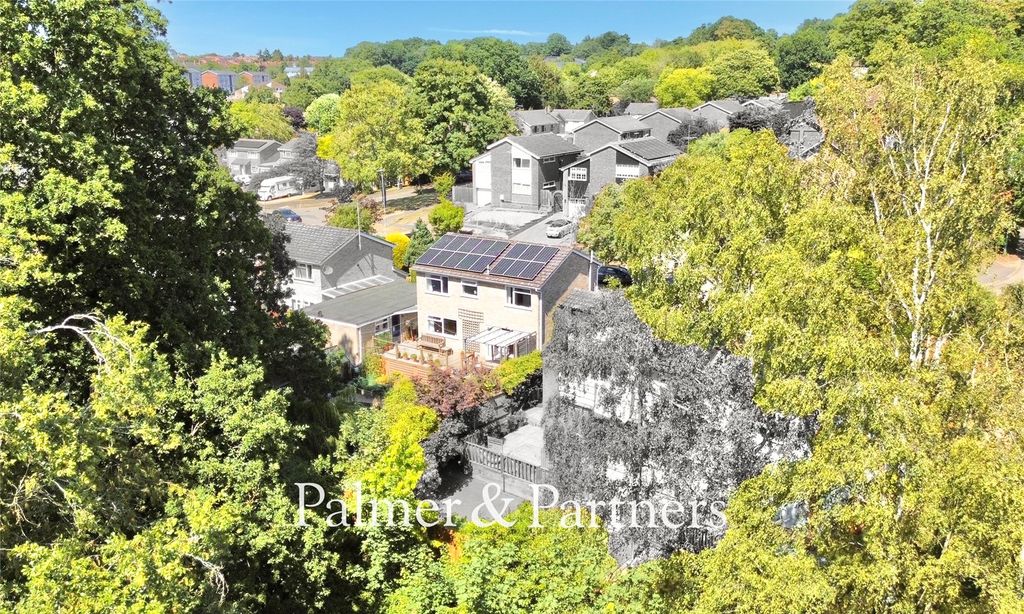 Property photo 1 of 33 Picture No. 05