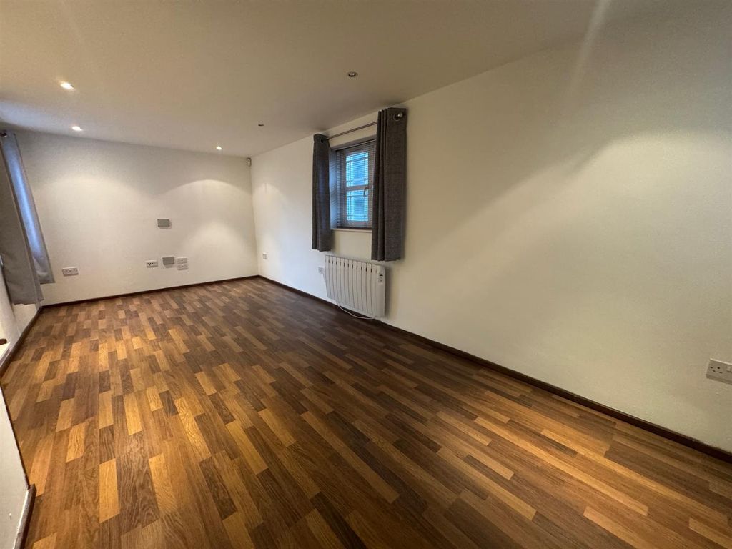 Property photo 3 of 7 Lounge