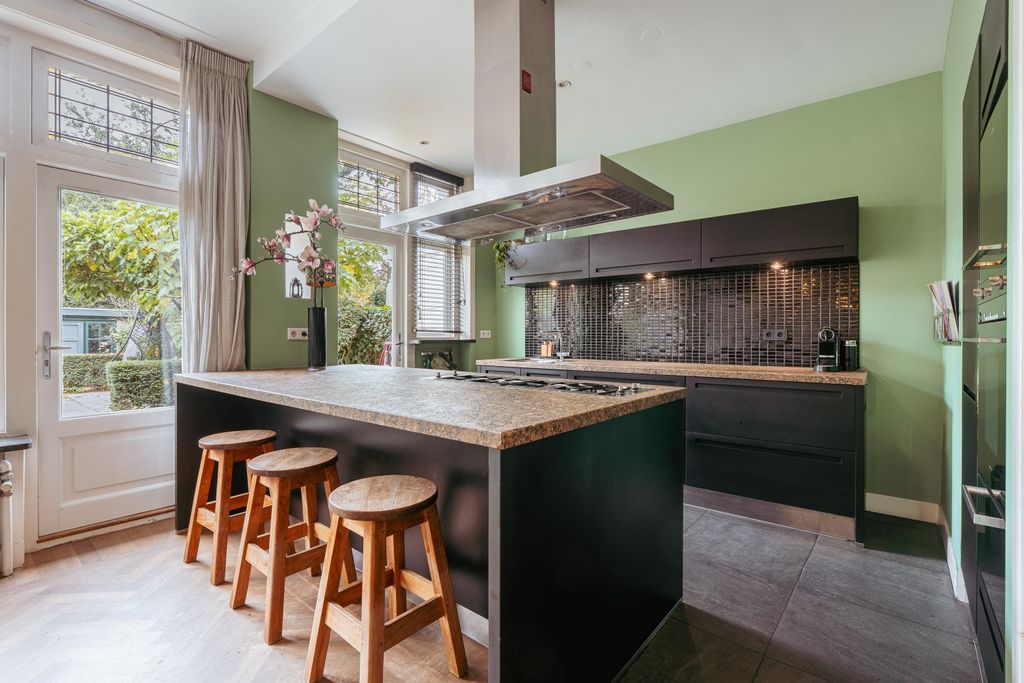 Property photo 2 of 48