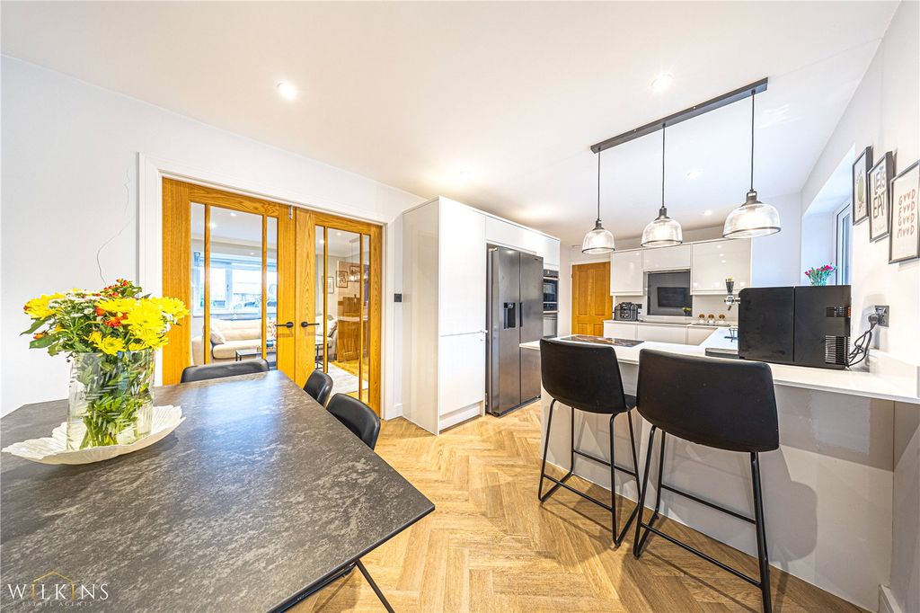 Property photo 2 of 33 Picture No. 09