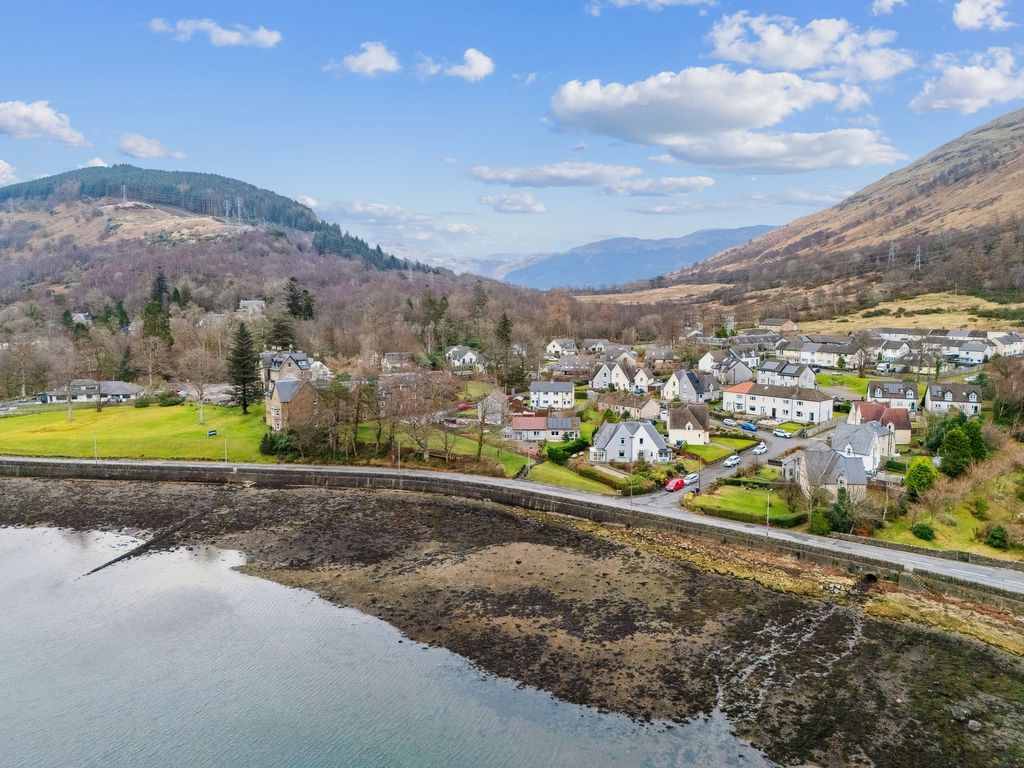 Property photo 2 of 20