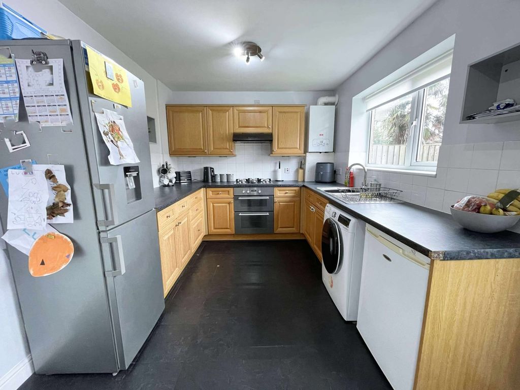 Property photo 2 of 20