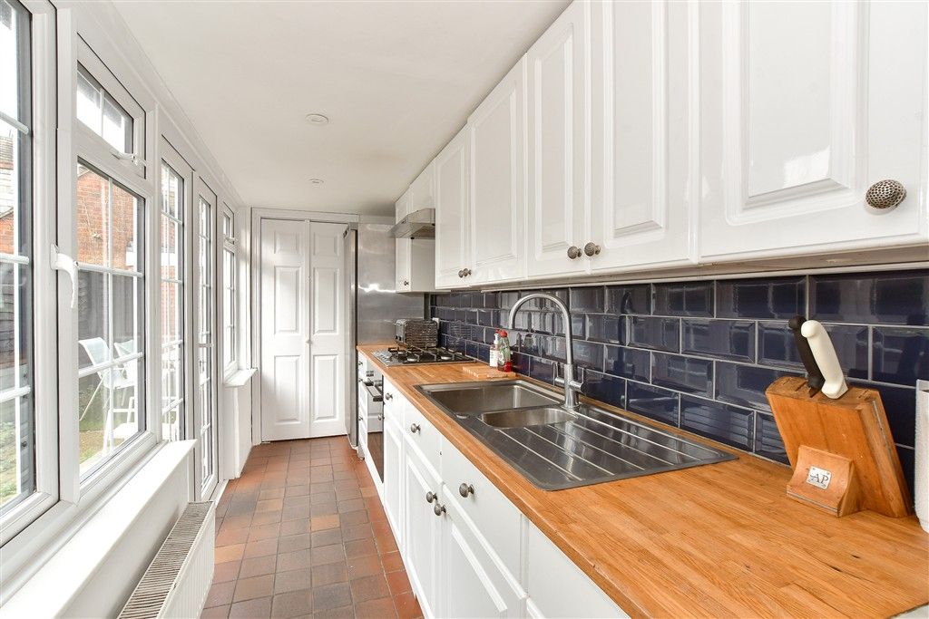 Property photo 1 of 11 Kitchen