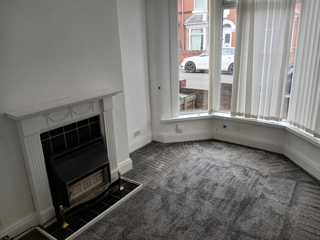 Property photo 2 of 10 Living Room