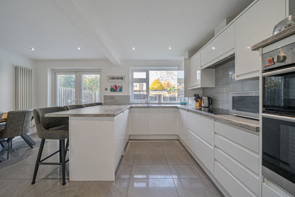 Property photo 3 of 13 1382487-20-6926E200Cefec-Arw-1