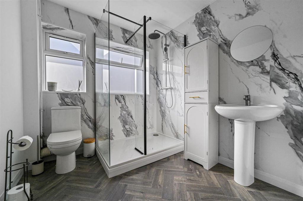Property photo 3 of 13 Bathroom