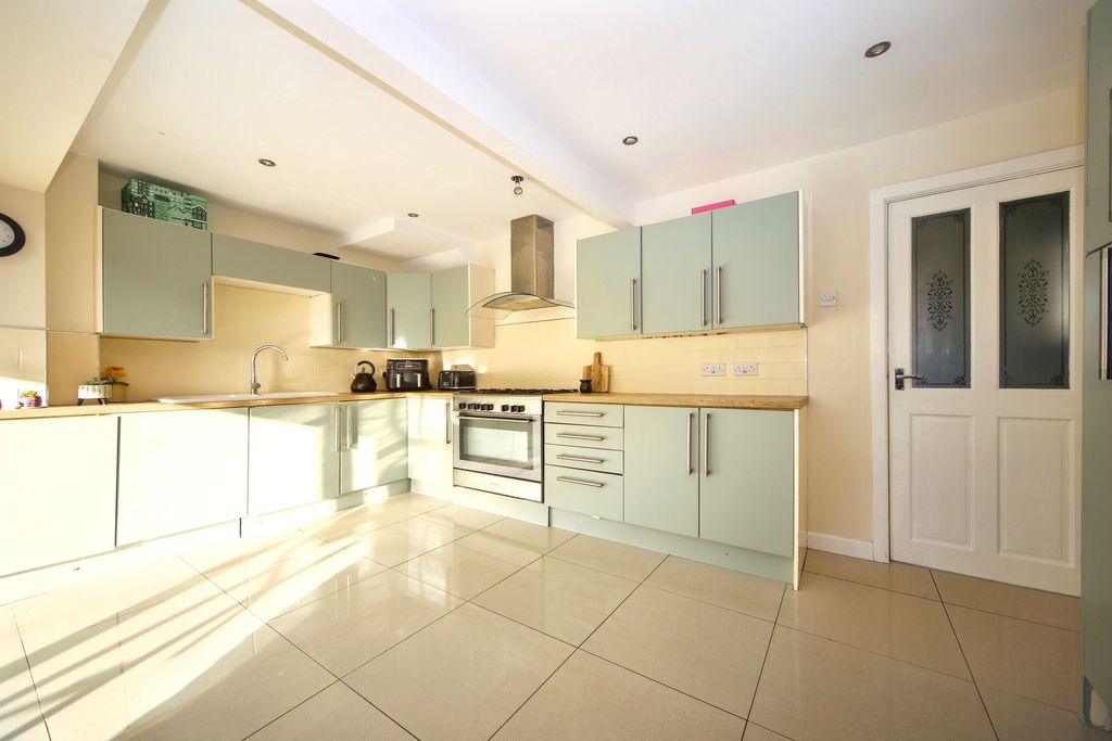 Property photo 3 of 24