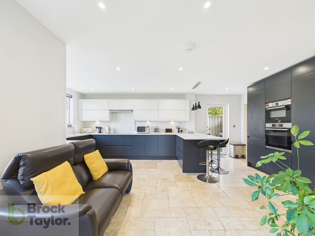 Property photo 1 of 27 04
