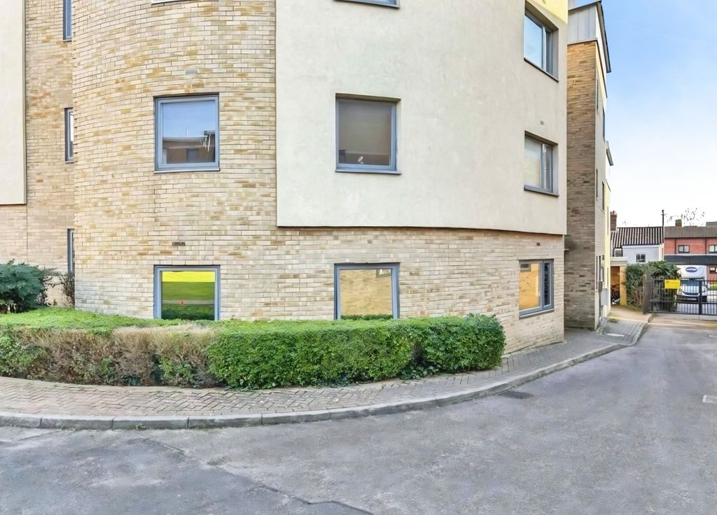 Property photo 1 of 6