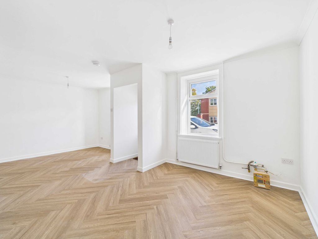 Property photo 2 of 8 Cam01690G0-Pr0446-Still003