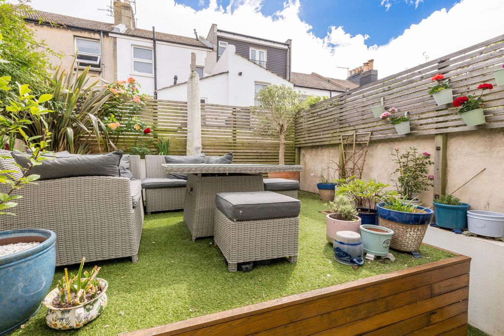 Property photo 1 of 32 Rear Garden