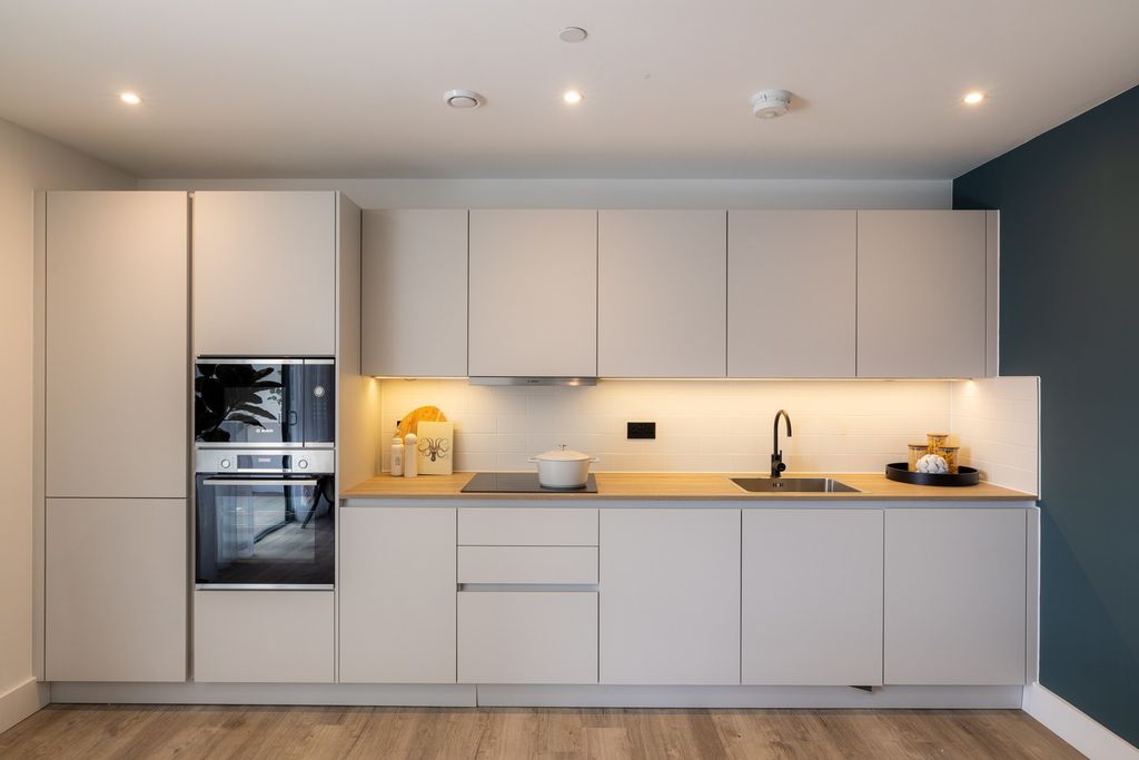 Property photo 3 of 14 Kitchen