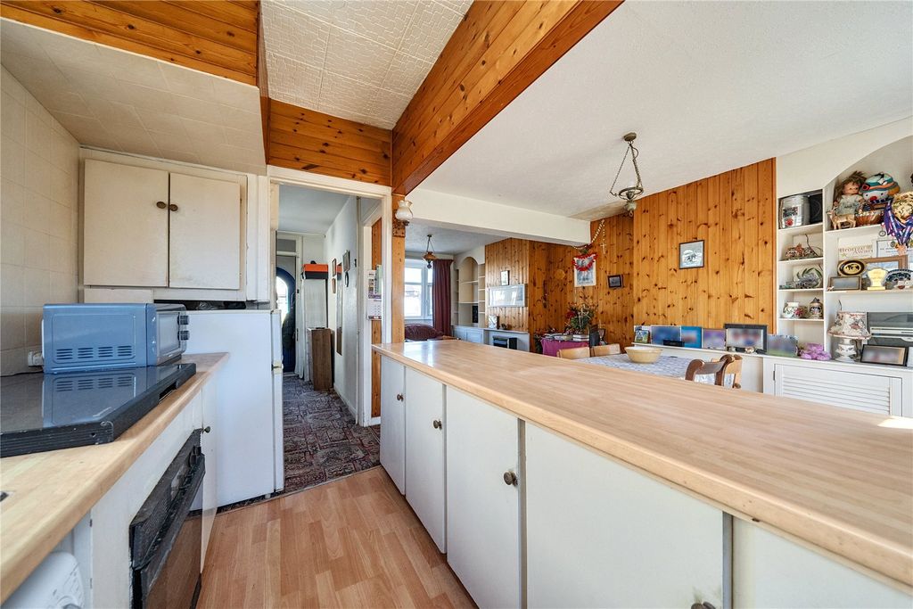 Property photo 3 of 16 Picture No. 17
