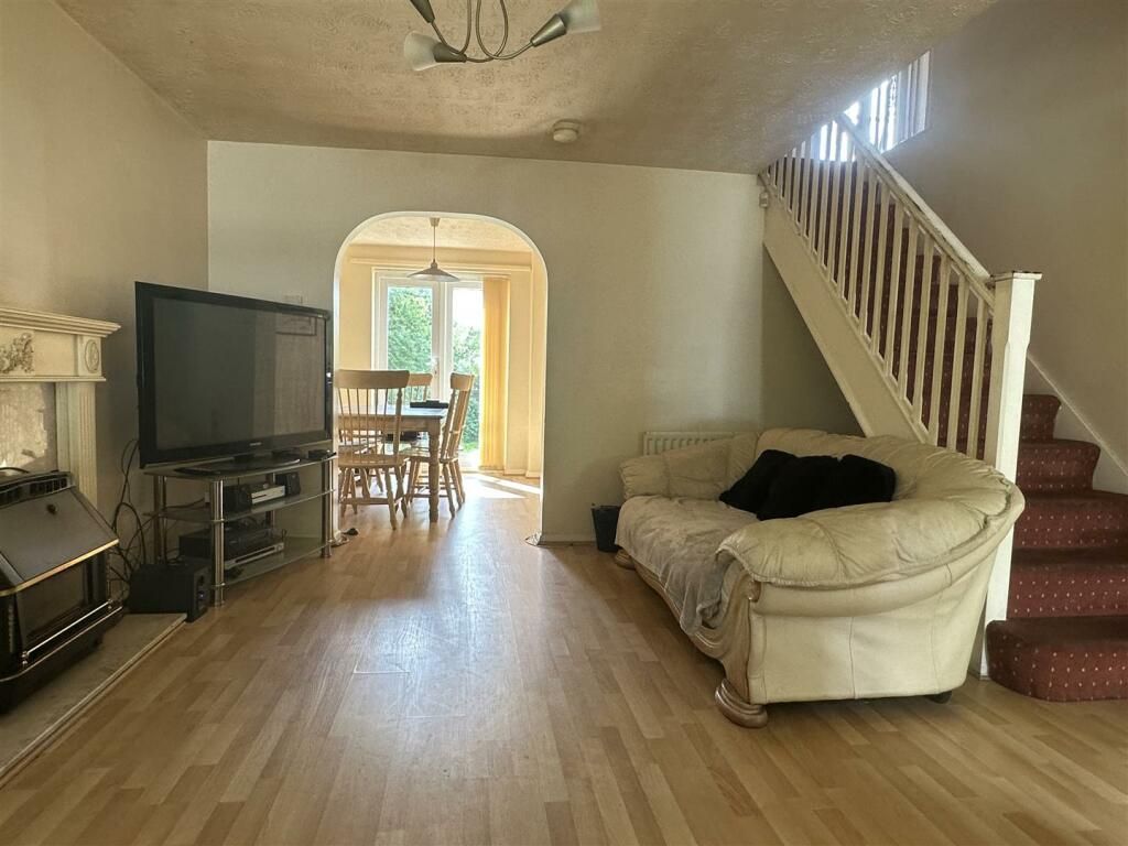 Property photo 2 of 19 Lounge