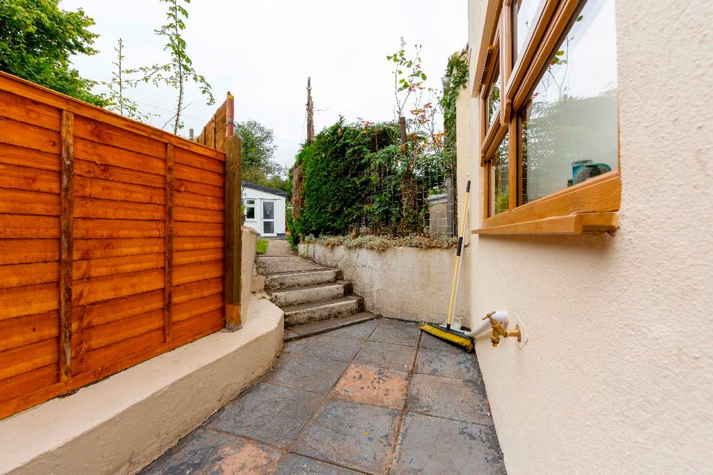 Property photo 3 of 36