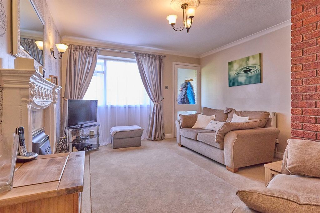 Property photo 3 of 12 Clifton Way_6.Jpg