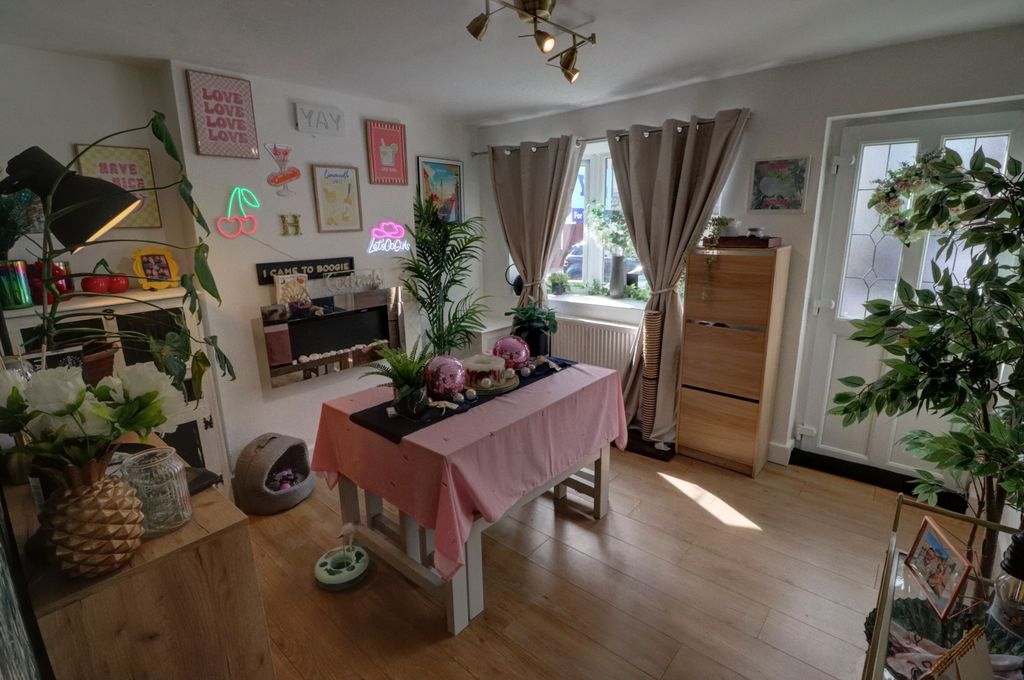 Property photo 3 of 12 Dining Room