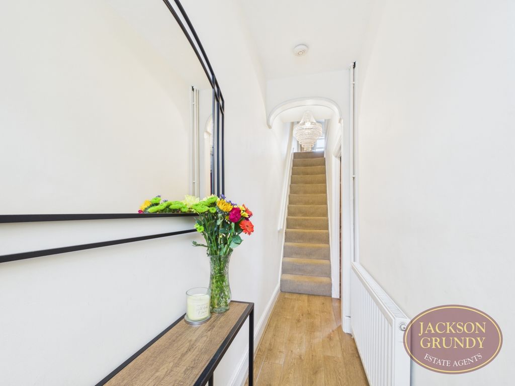 Property photo 2 of 17 Byron Street