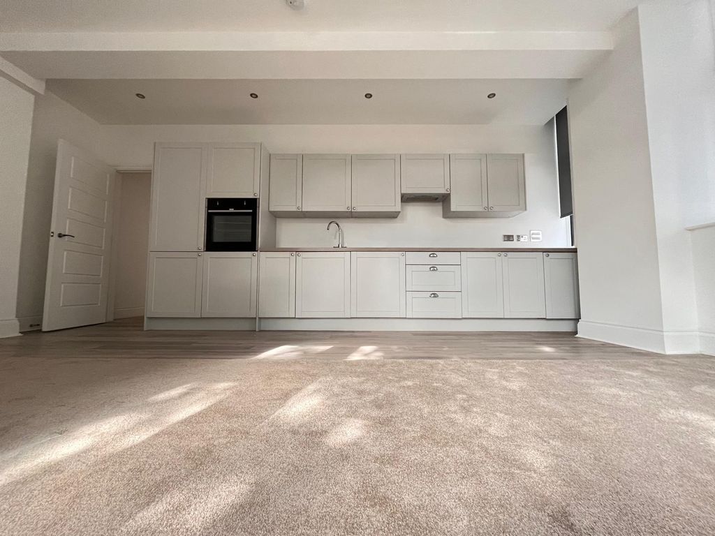 Property photo 2 of 8 Image