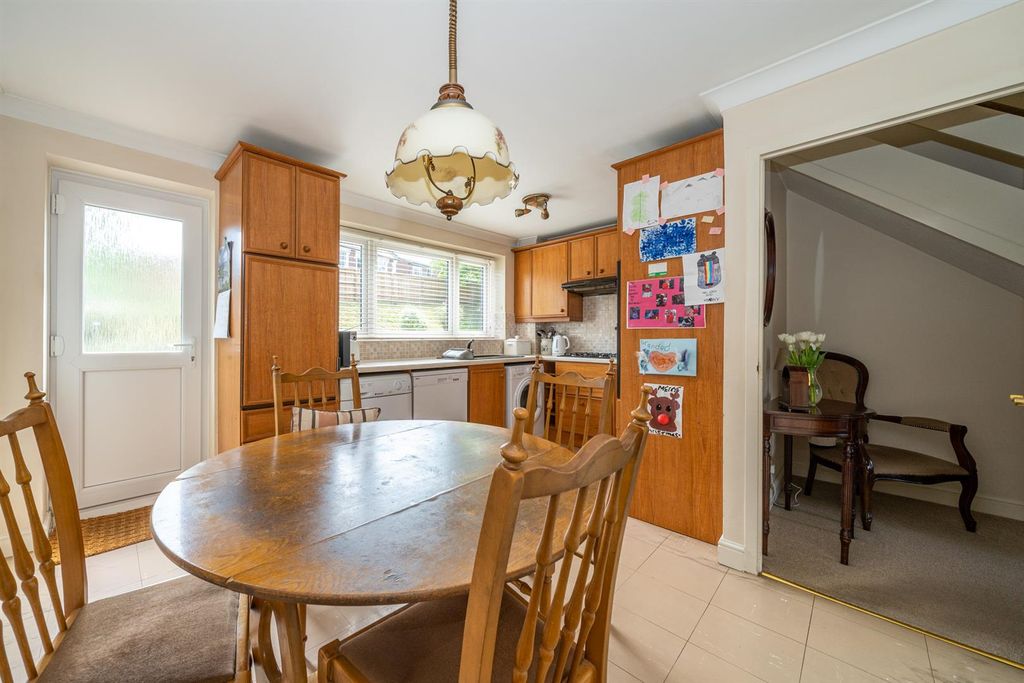 Property photo 2 of 17 8-Standring-Rise-07225.Jpg