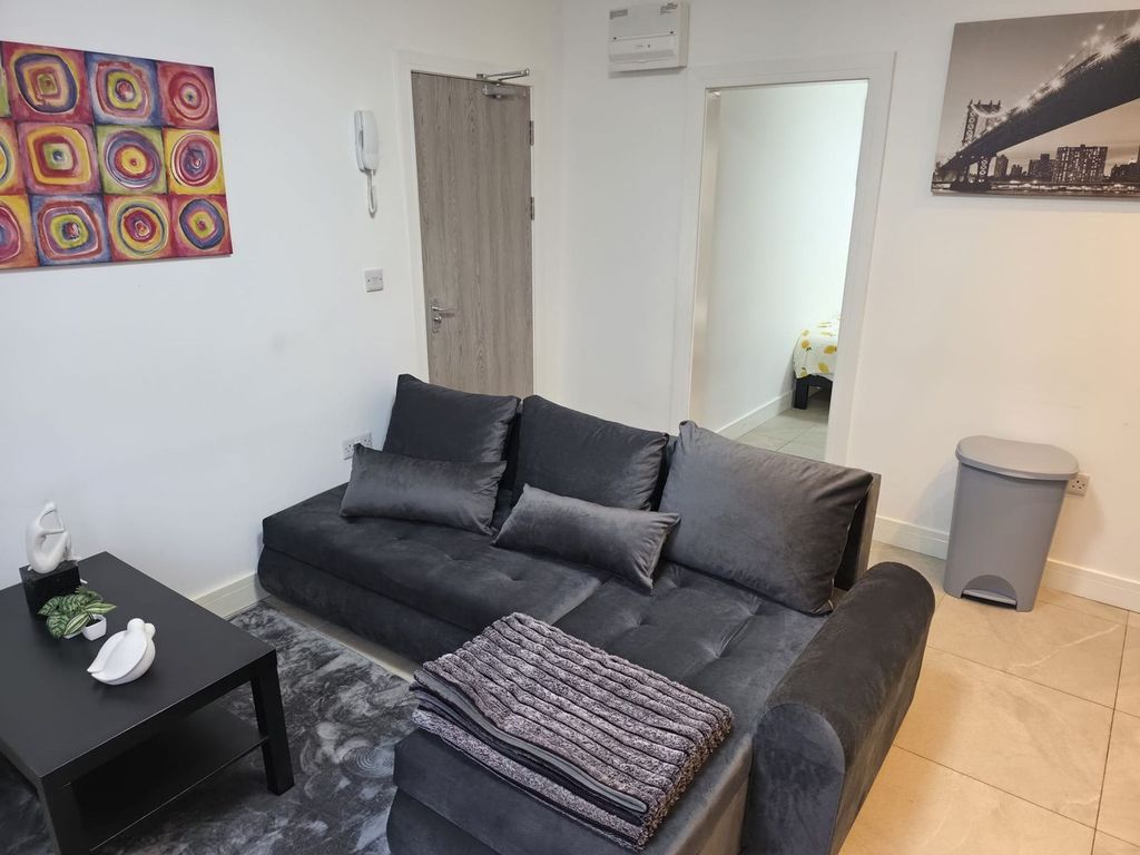 Property photo 1 of 17 Living Room