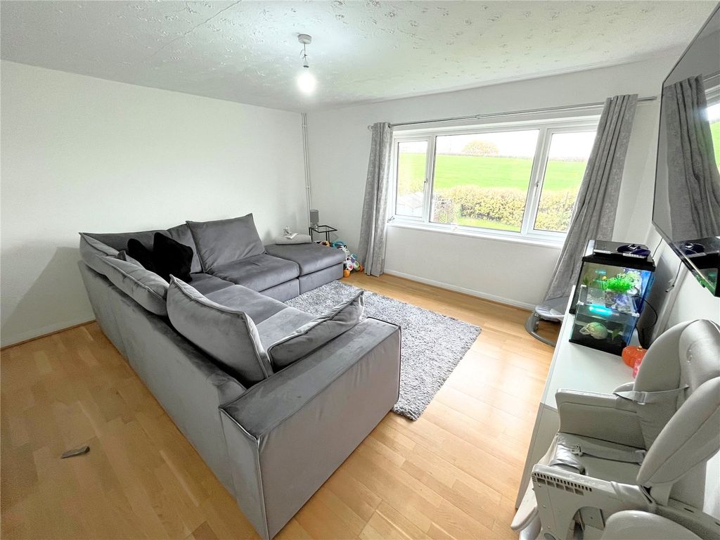 Property photo 2 of 11 Picture No. 24