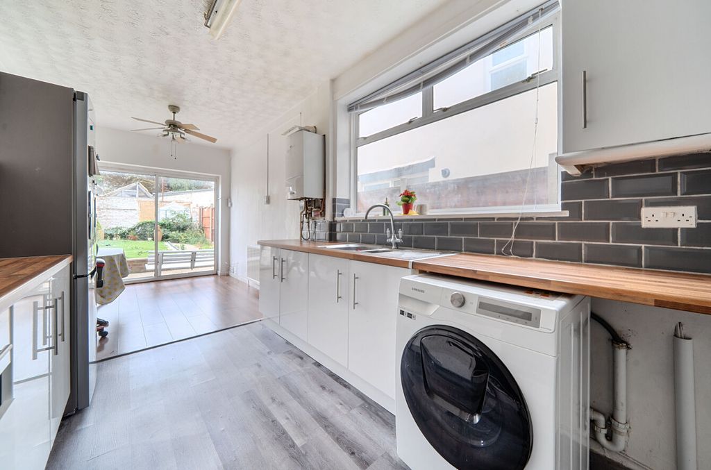 Property photo 2 of 14 1339844-10-689c71...