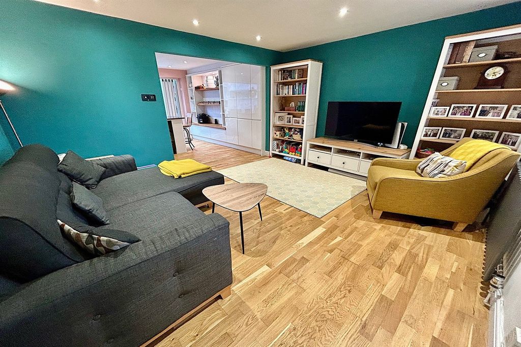 Property photo 2 of 18 Living Room