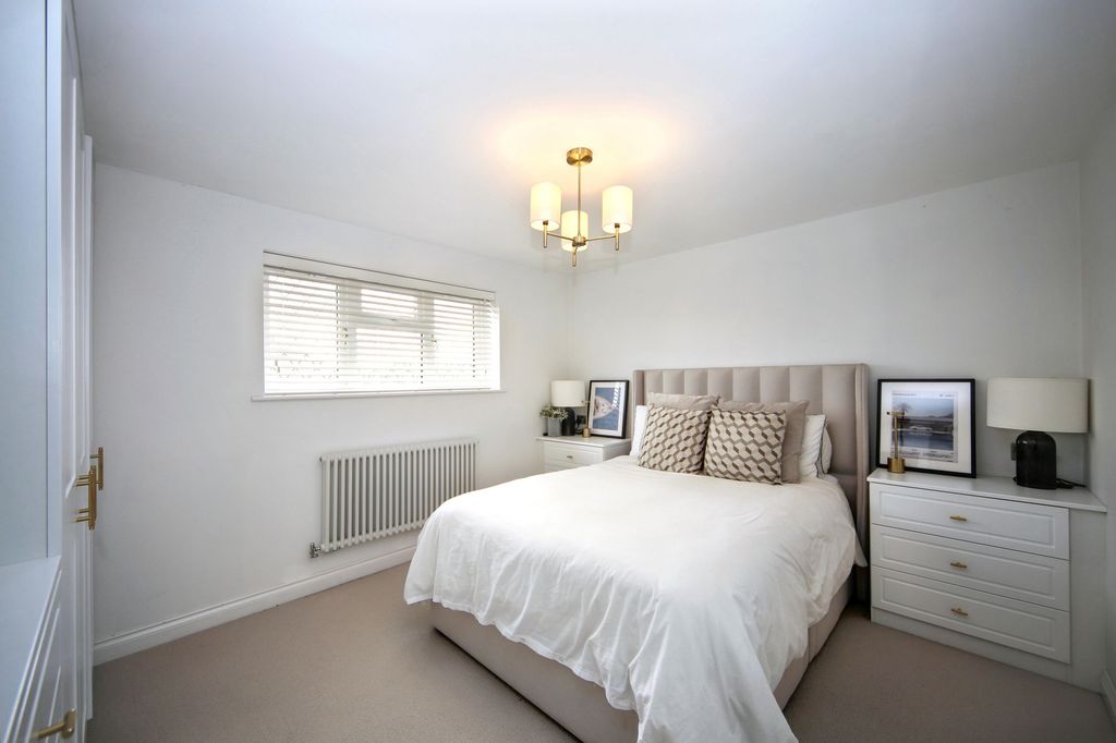 Property photo 3 of 26