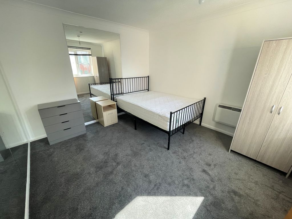 Property photo 3 of 5