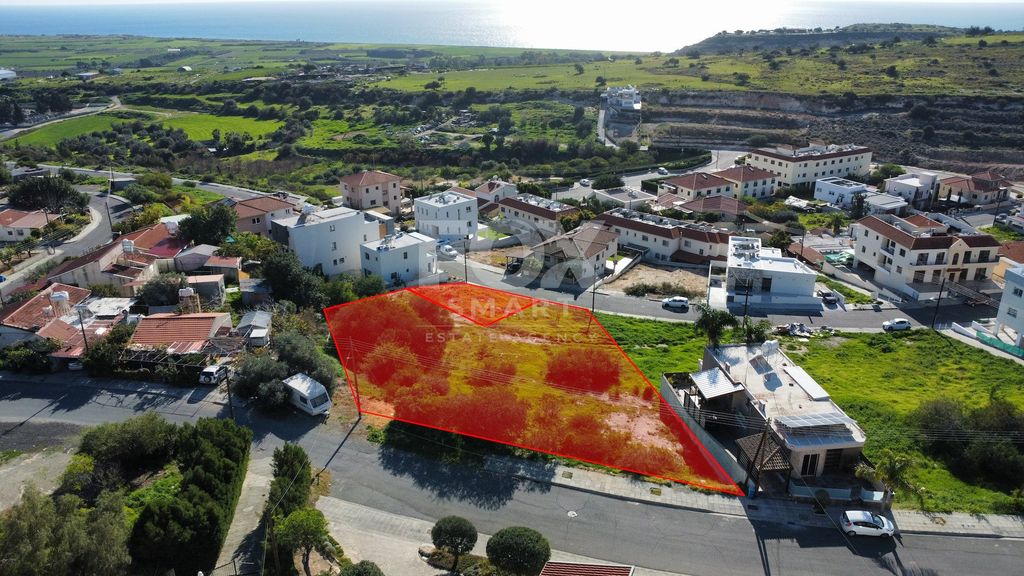 Property photo 1 of 2 Residential Land For Sale In Episkopi