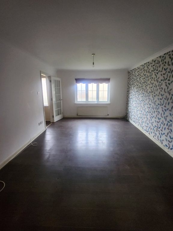 Property photo 2 of 19 Lounge